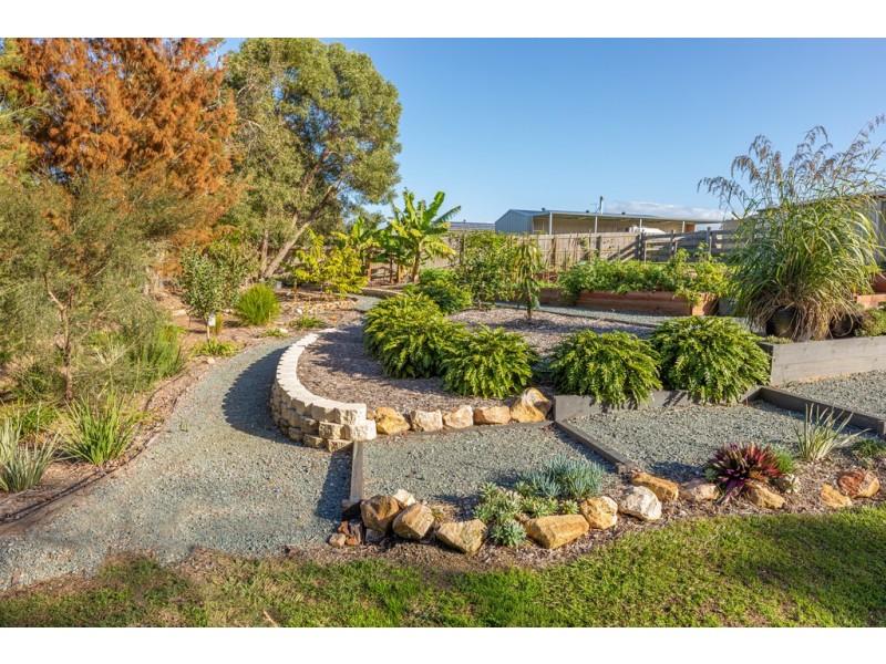 116-118 Cocos Drive, Ningi QLD 4511