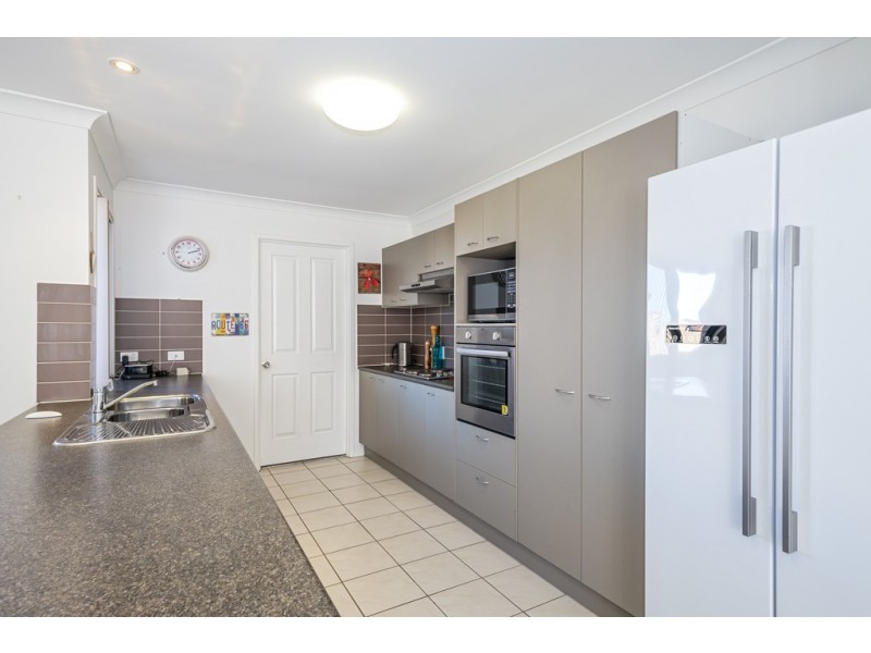 37 Eimeo Place, Sandstone Point QLD 4511