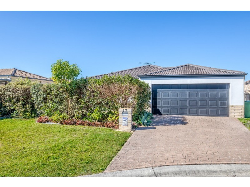37 Eimeo Place, Sandstone Point QLD 4511