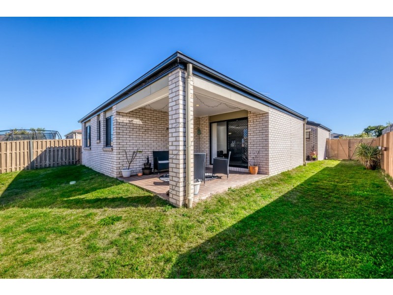 37 Eimeo Place, Sandstone Point QLD 4511