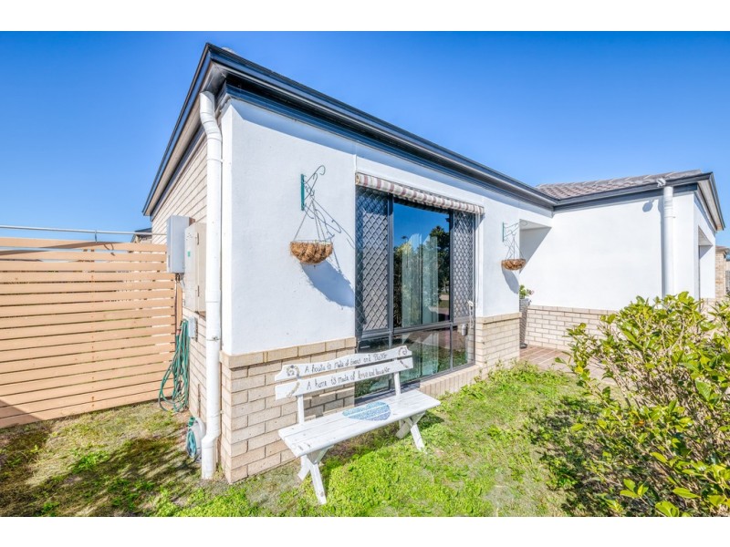 37 Eimeo Place, Sandstone Point QLD 4511