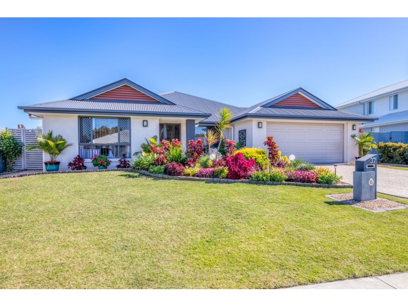 37 Foxtail Crescent, Banksia Beach QLD 4507