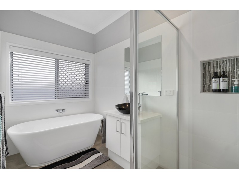 59 Lakeside Crescent, Ningi QLD 4511