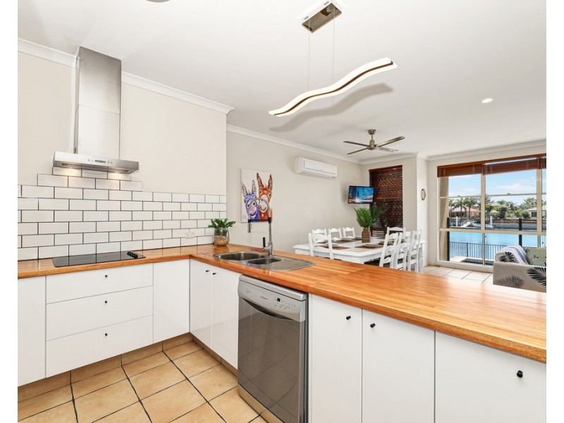 43 Dugong Crescent, Banksia Beach QLD 4507
