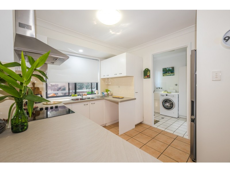 4 Seabreeze Court, Sandstone Point QLD 4511