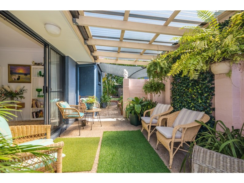 4 Seabreeze Court, Sandstone Point QLD 4511