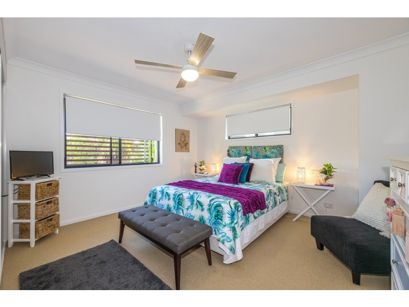 4 Seabreeze Court, Sandstone Point QLD 4511