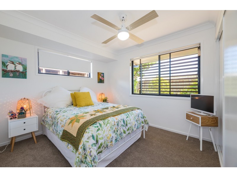 4 Seabreeze Court, Sandstone Point QLD 4511