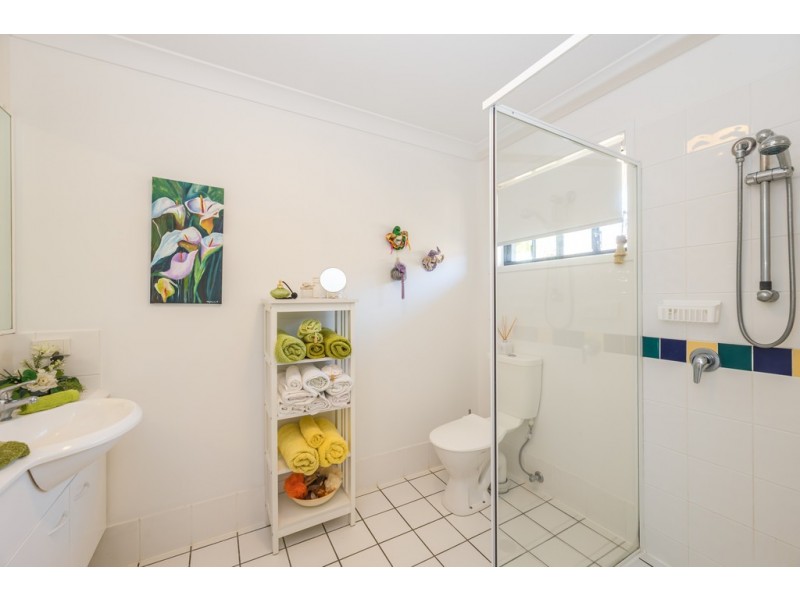 4 Seabreeze Court, Sandstone Point QLD 4511