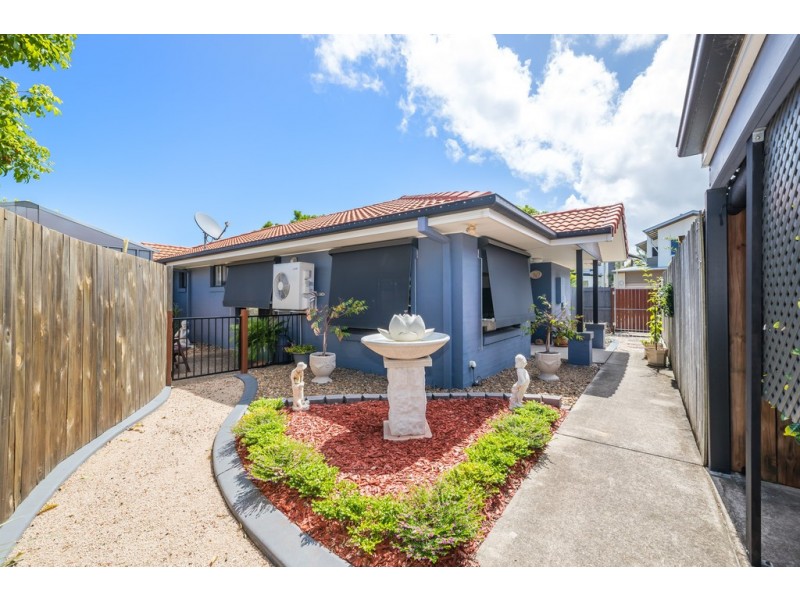 4 Seabreeze Court, Sandstone Point QLD 4511