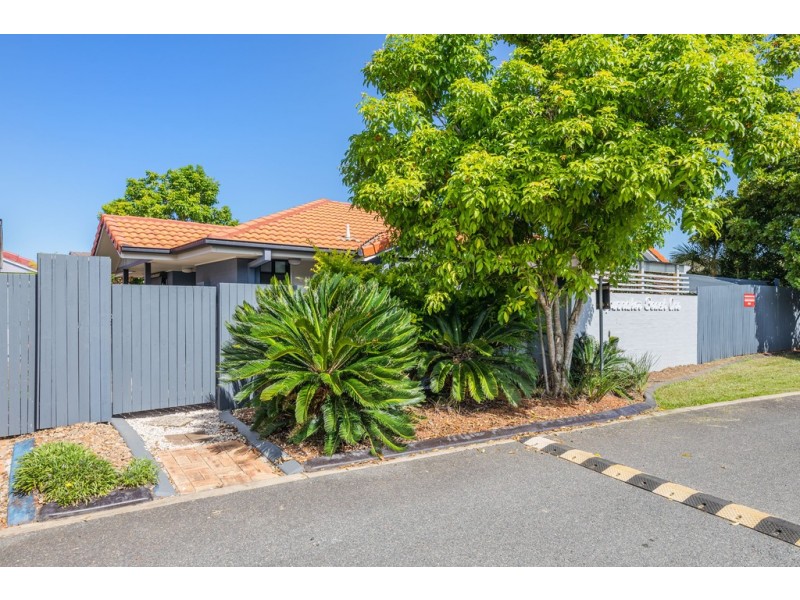 4 Seabreeze Court, Sandstone Point QLD 4511