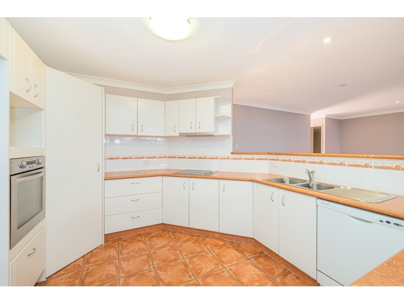 8 Corrimal Place, Sandstone Point QLD 4511