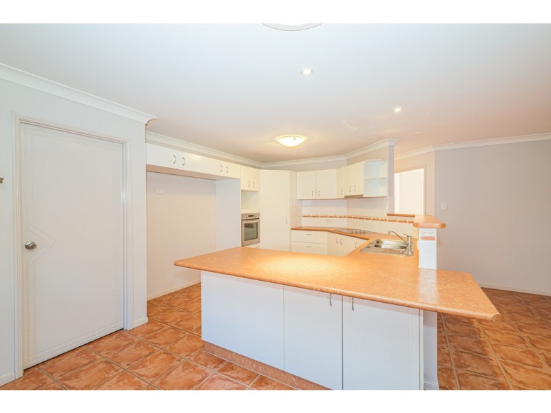 8 Corrimal Place, Sandstone Point QLD 4511