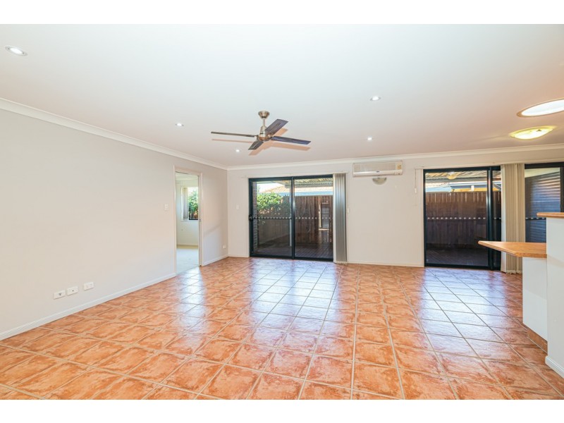 8 Corrimal Place, Sandstone Point QLD 4511