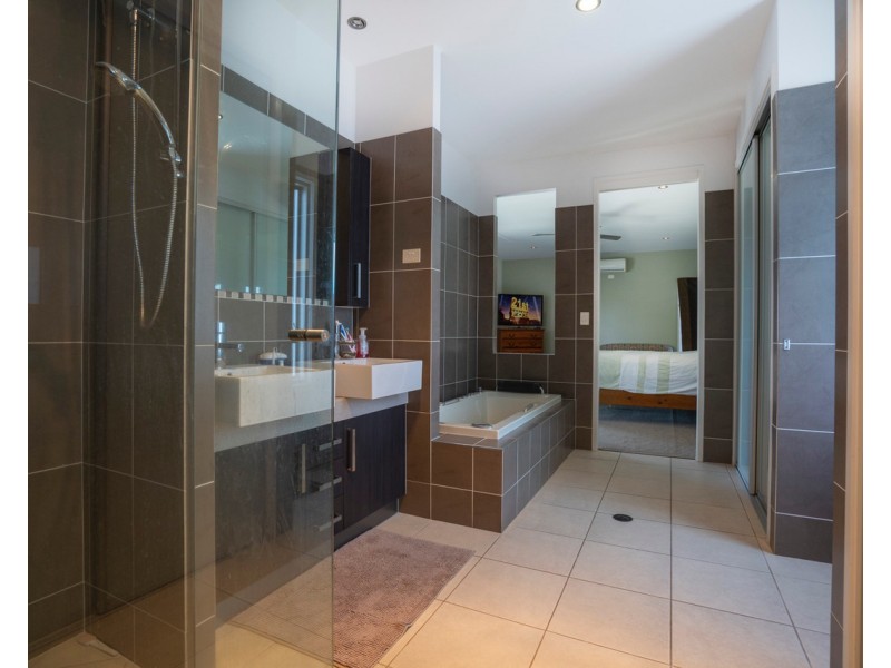 18 Baza Place, Banksia Beach QLD 4507