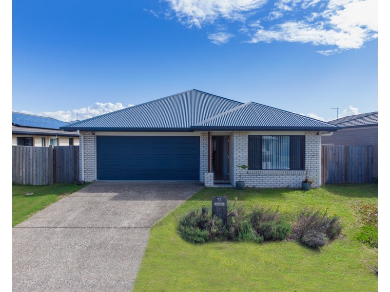 72 Lakeside Crescent, Ningi QLD 4511