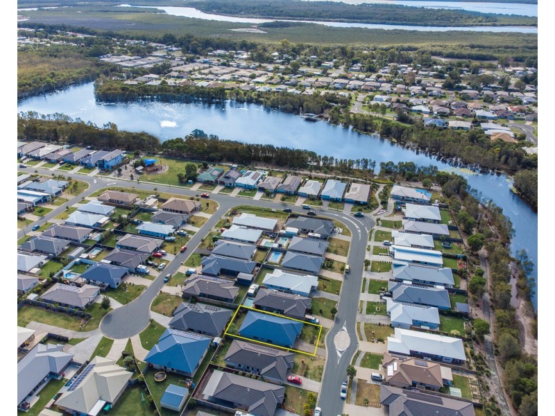 72 Lakeside Crescent, Ningi QLD 4511