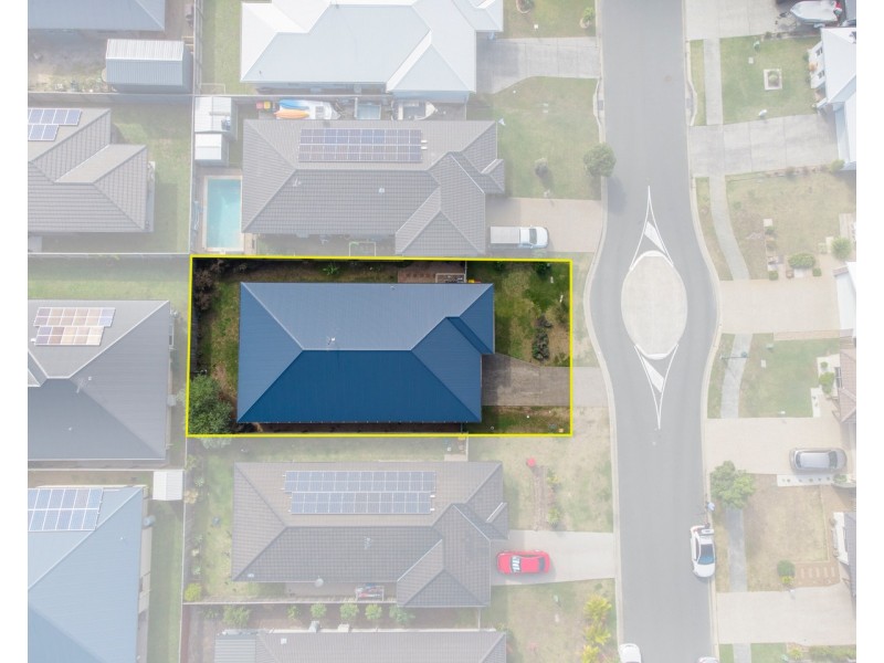 72 Lakeside Crescent, Ningi QLD 4511