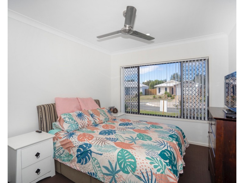 72 Lakeside Crescent, Ningi QLD 4511