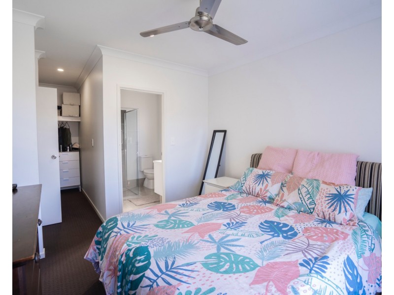 72 Lakeside Crescent, Ningi QLD 4511