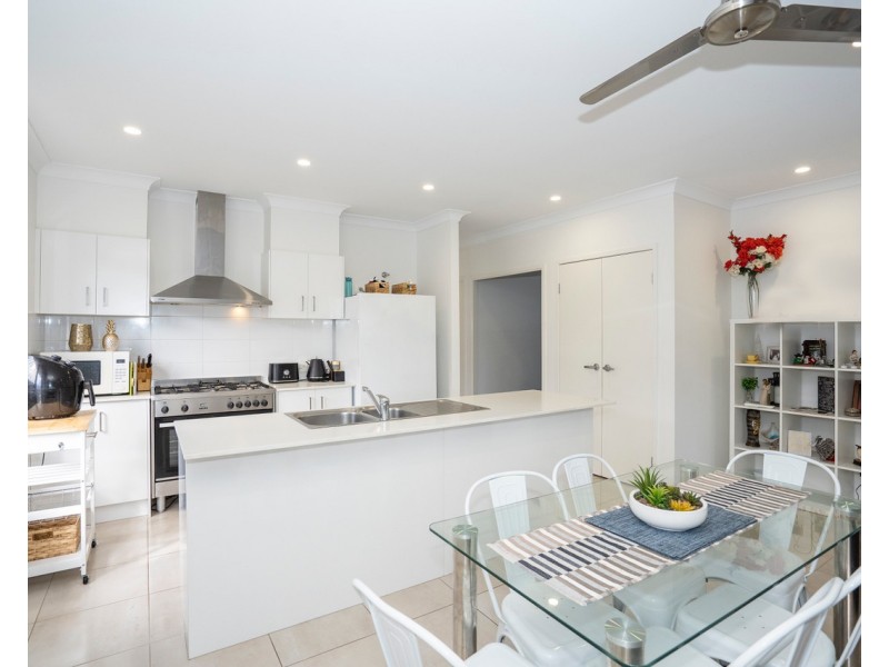 72 Lakeside Crescent, Ningi QLD 4511