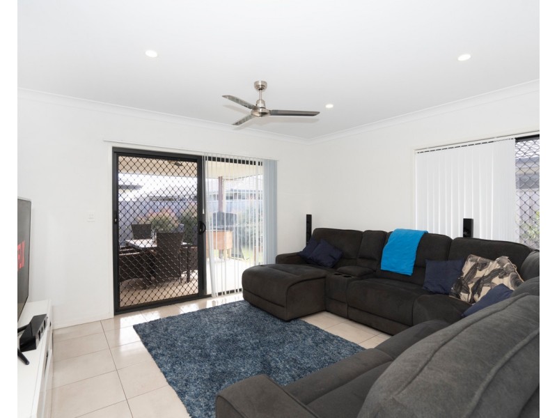 72 Lakeside Crescent, Ningi QLD 4511