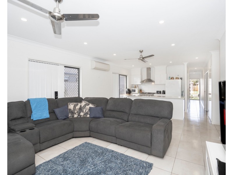 72 Lakeside Crescent, Ningi QLD 4511