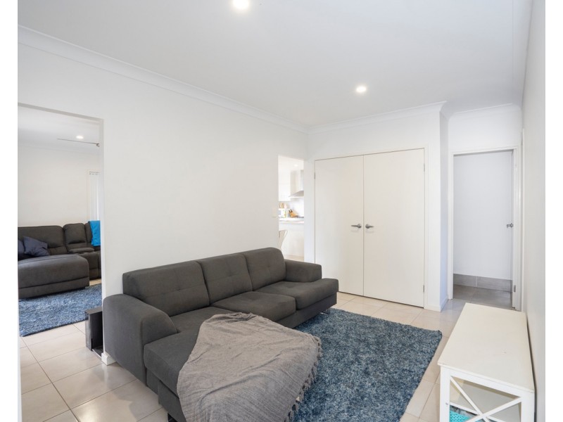 72 Lakeside Crescent, Ningi QLD 4511