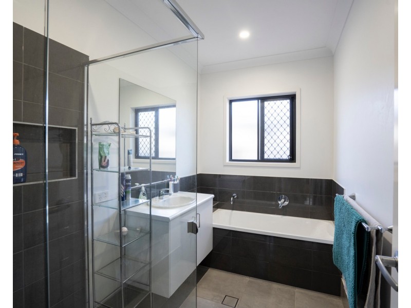 72 Lakeside Crescent, Ningi QLD 4511