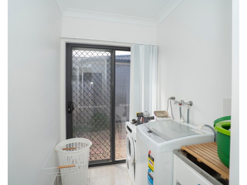 72 Lakeside Crescent, Ningi QLD 4511