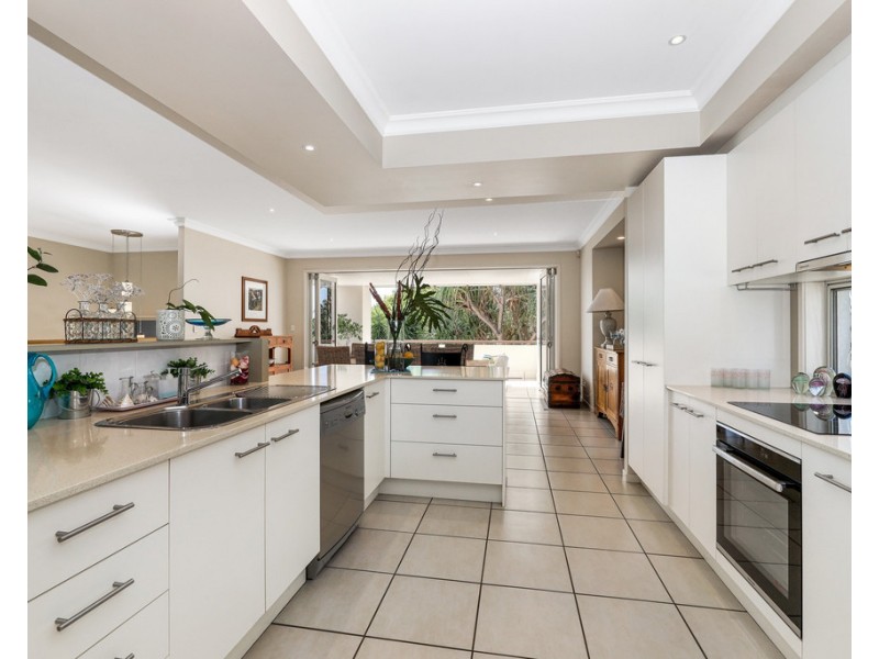 15 Seaside Drive, Banksia Beach QLD 4507