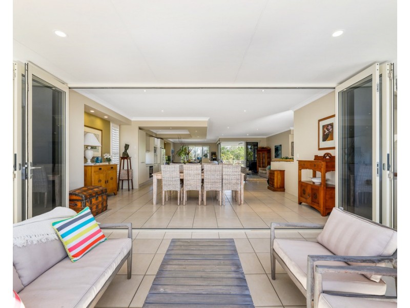 15 Seaside Drive, Banksia Beach QLD 4507