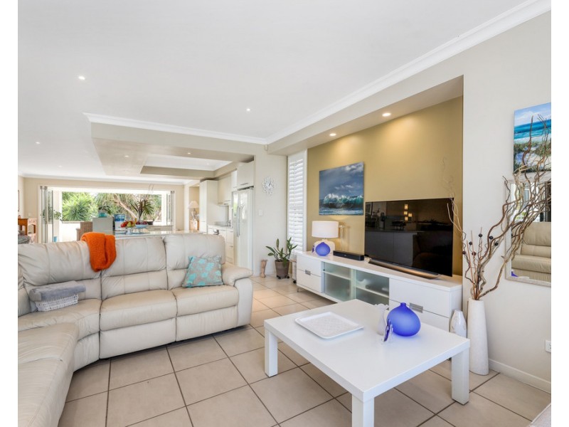 15 Seaside Drive, Banksia Beach QLD 4507