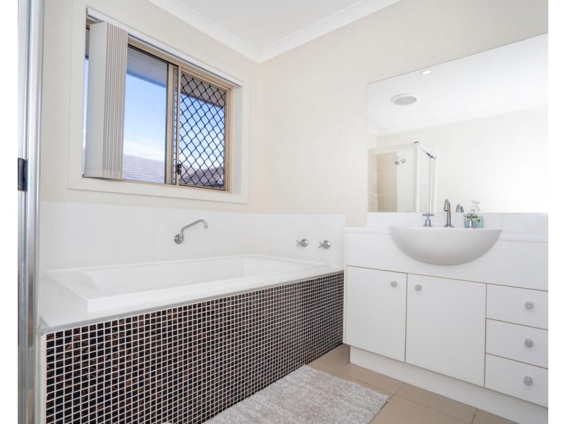 2/26 Water Gum Crescent, Ningi QLD 4511