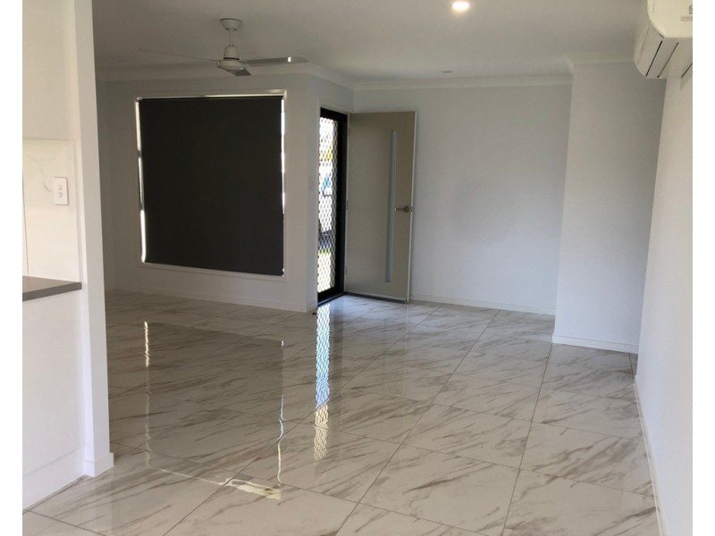 39 Lachlan Crescent, Sandstone Point QLD 4511