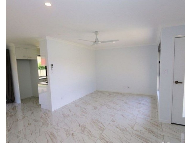 39 Lachlan Crescent, Sandstone Point QLD 4511