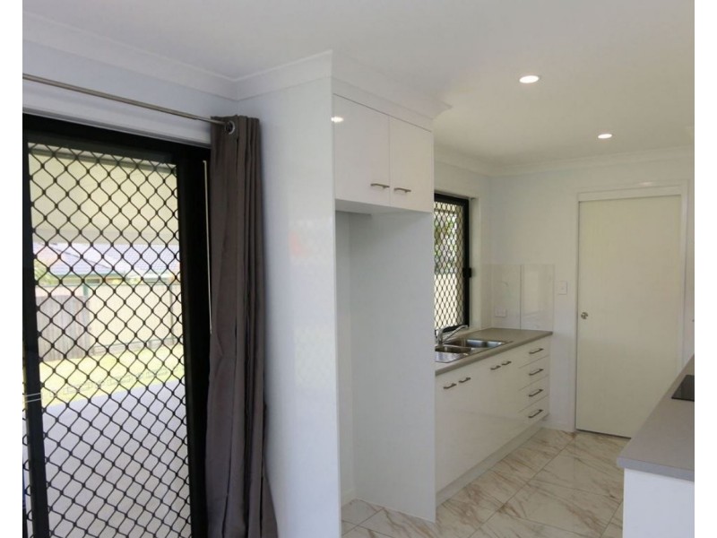 39 Lachlan Crescent, Sandstone Point QLD 4511