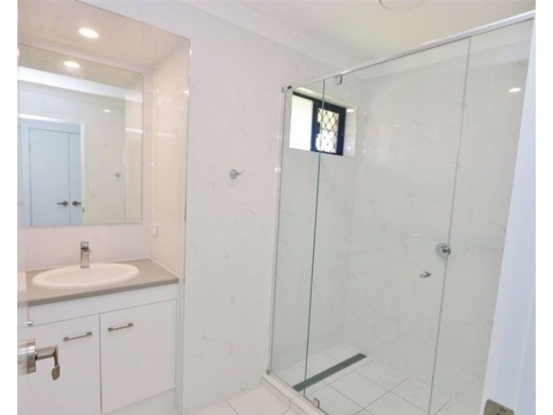 39 Lachlan Crescent, Sandstone Point QLD 4511