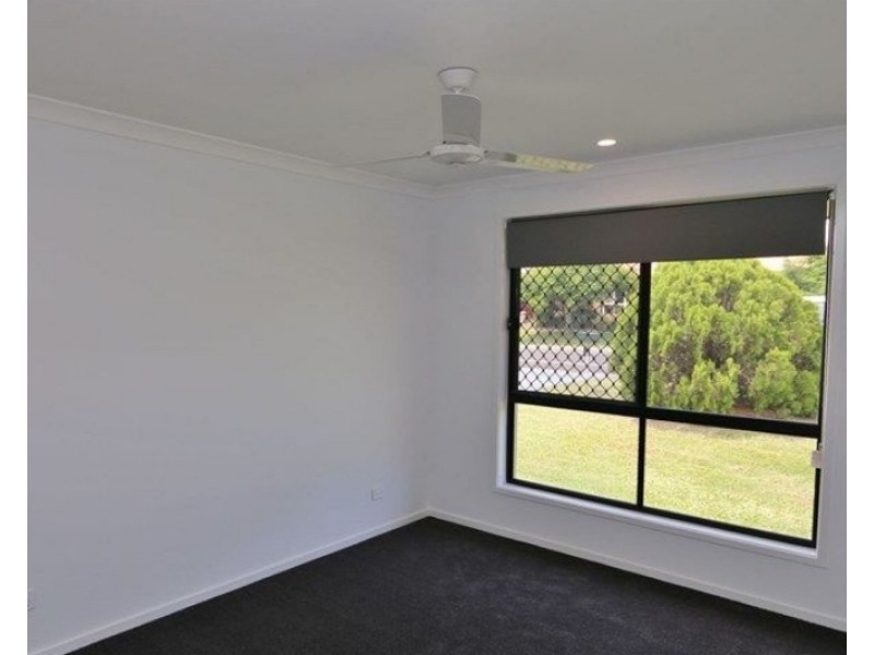 39 Lachlan Crescent, Sandstone Point QLD 4511