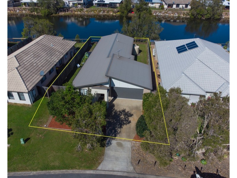 37 Adam Street, Beachmere QLD 4510