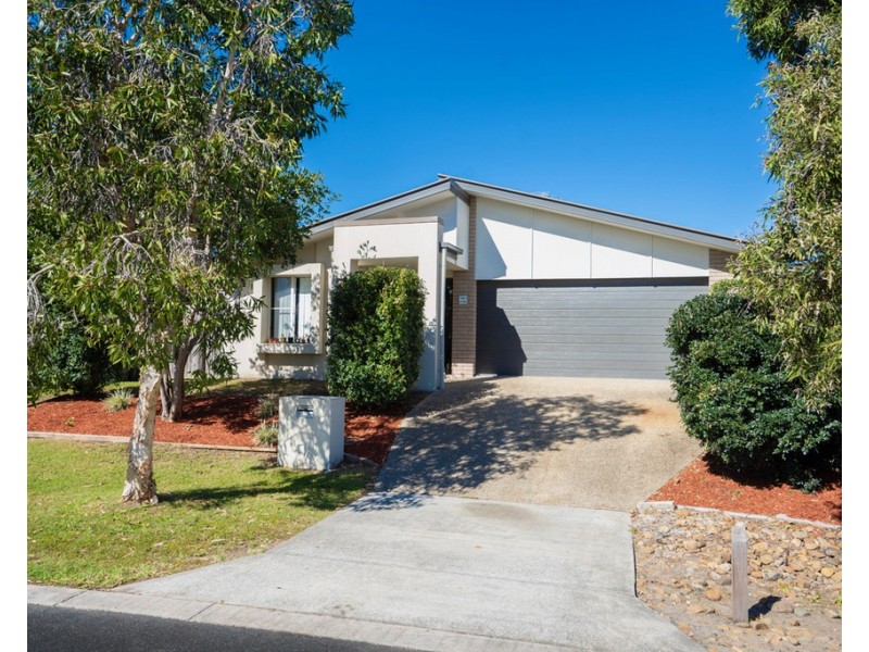 37 Adam Street, Beachmere QLD 4510