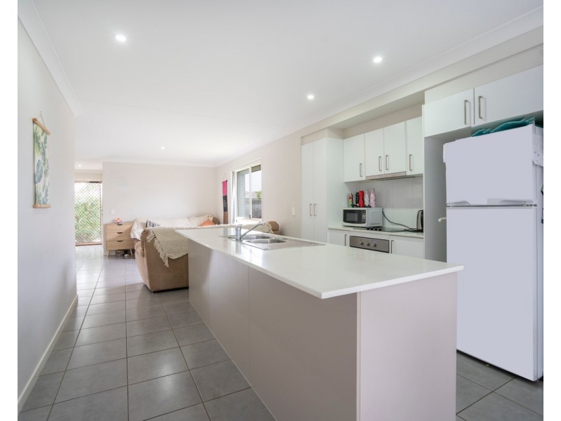 37 Adam Street, Beachmere QLD 4510