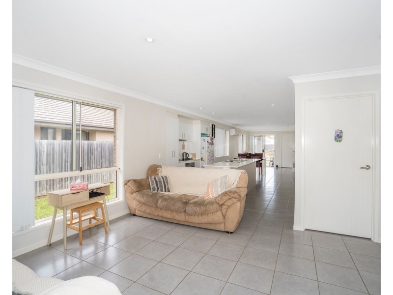 37 Adam Street, Beachmere QLD 4510