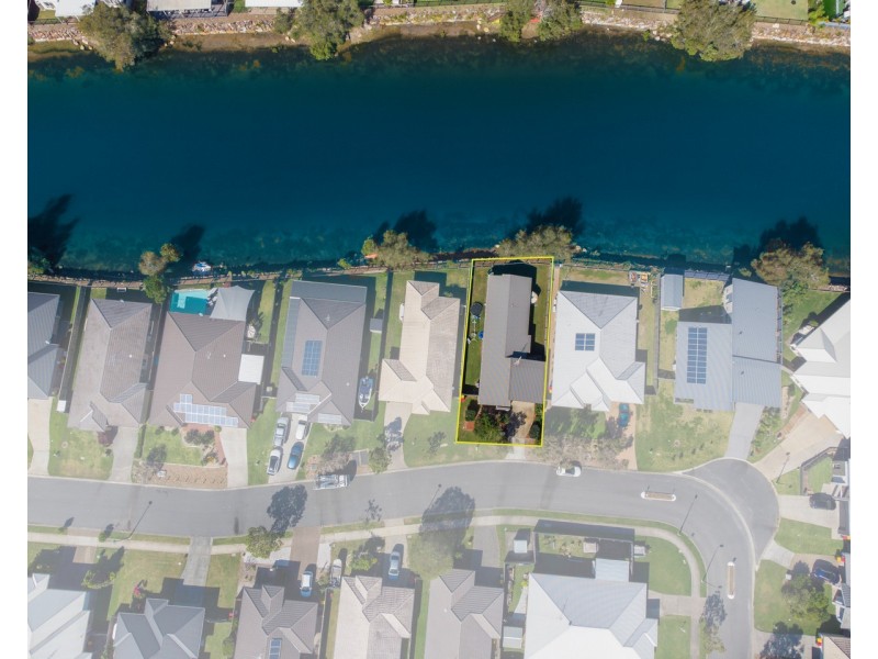 37 Adam Street, Beachmere QLD 4510