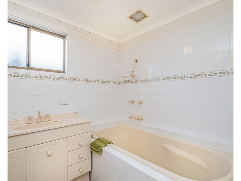1/2 Sunderland Drive, Banksia Beach QLD 4507