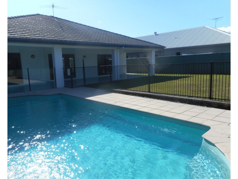 38 Marina Boulevard, Banksia Beach QLD 4507