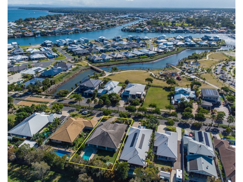 38 Marina Boulevard, Banksia Beach QLD 4507