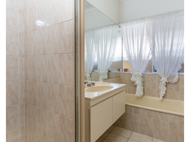 2 Elizabeth Batts Court, Banksia Beach QLD 4507