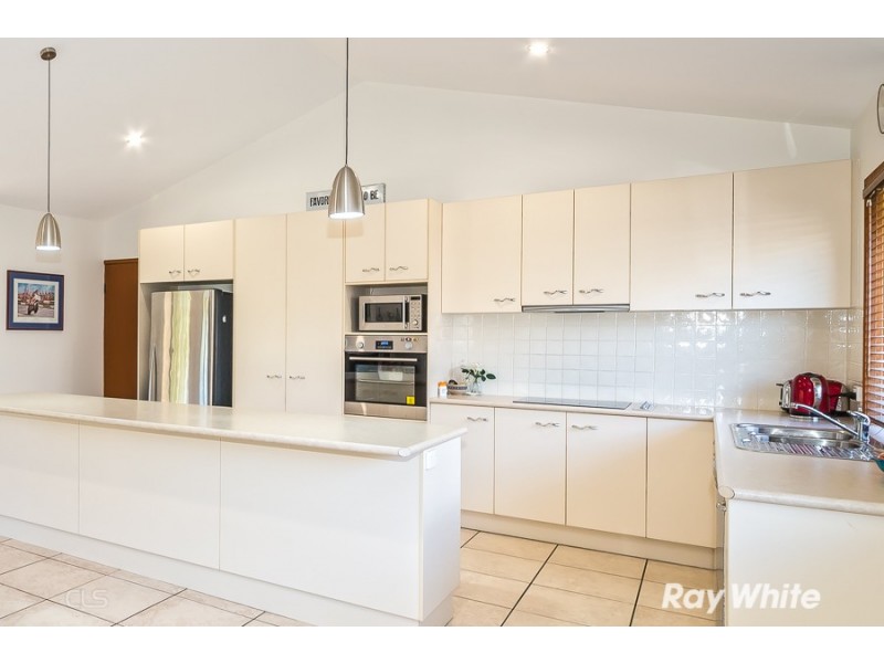 138 Carpenter Way, Sandstone Point QLD 4511