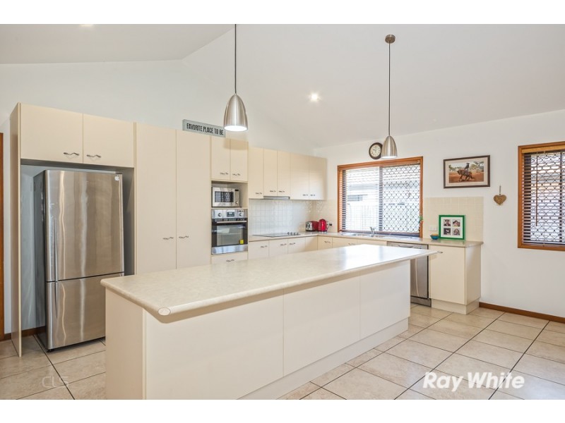 138 Carpenter Way, Sandstone Point QLD 4511